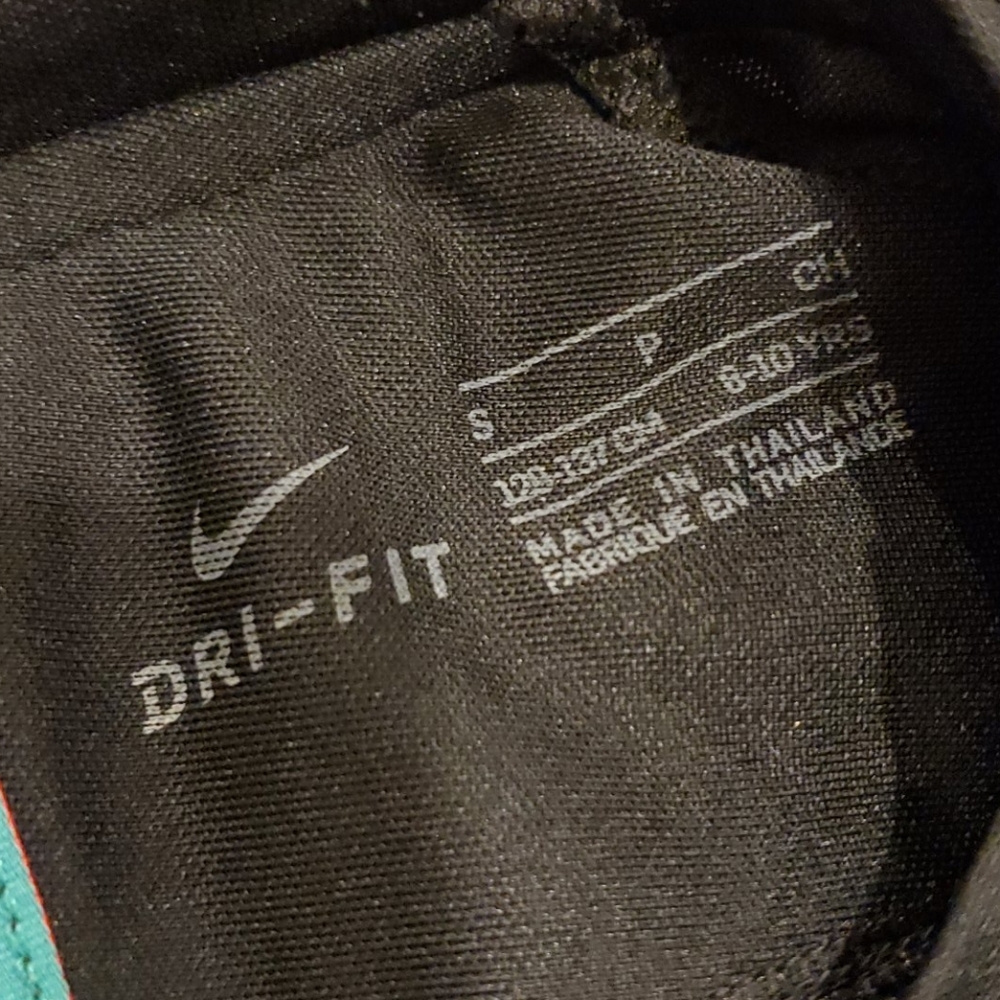 Nike - Picture 4 of 4
